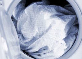 How to properly put bed linen in the washing machine