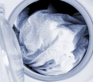 How to properly put bed linen in the washing machine?