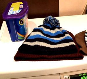 How to wash a hat in a washing machine?