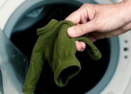 Is it possible to spin woolen items in a washing machine?