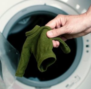 Is it possible to spin woolen items in the washing machine?