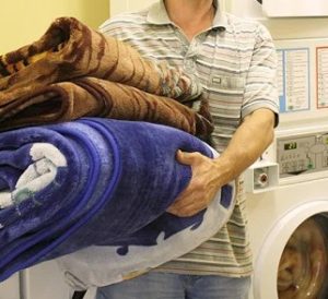 Washing a large blanket in the washing machine