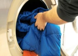 Washing a down jacket made from bio-down in a washing machine