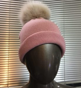 Laver un bonnet avec un pompon