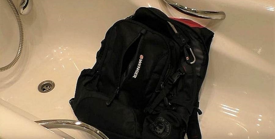 backpack ng paaralan sa paghuhugas ng kamay