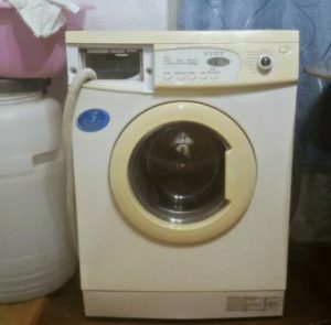 How to bleach yellowed plastic in a washing machine?