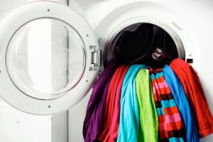 How to wash colored items in a washing machine?