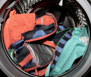 Is it possible to wash a gym bag in the washing machine?