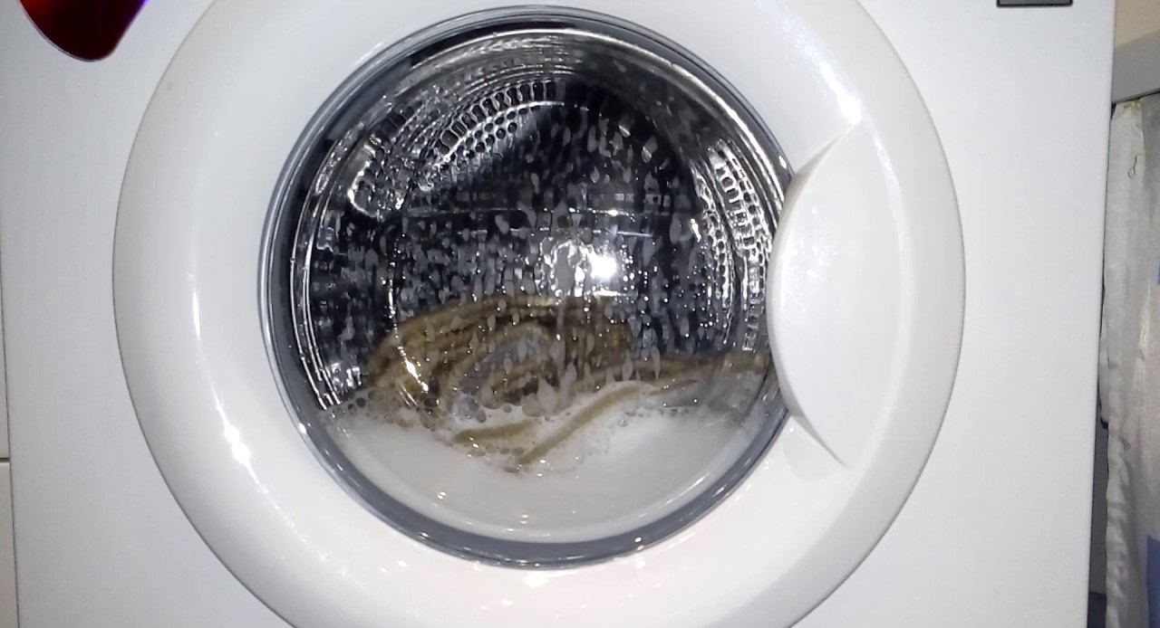 het tapijt wassen in de wasmachine