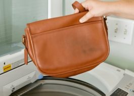 washing a leather bag in SM