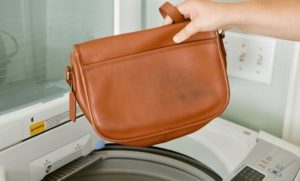 washing a leather bag in SM