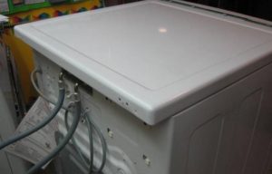 How to remove the lid of an Electrolux washing machine