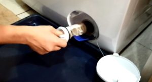 alisan ng tubig ang tubig sa pamamagitan ng Electrolux filter