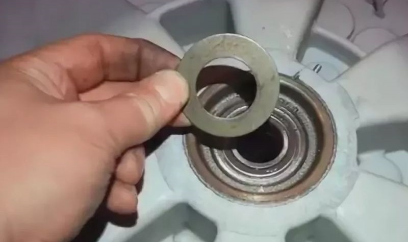 pasang oil seal baru