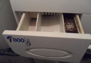 How to remove the powder tray from the Ardo washing machine?