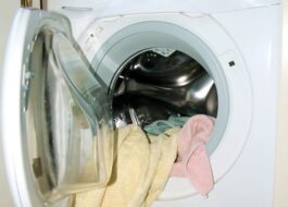 Why doesn't the washing machine rinse or spin?