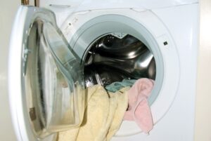 Why doesn't the washing machine rinse or spin?