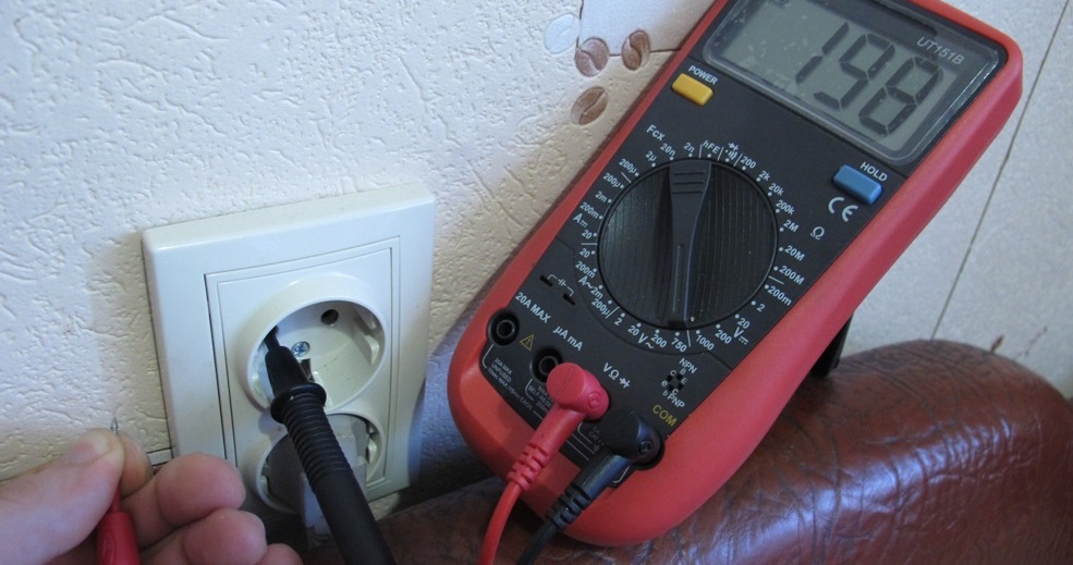 measure the voltage in the electrical network