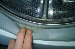 Why does water remain in the cuff of the washing machine?