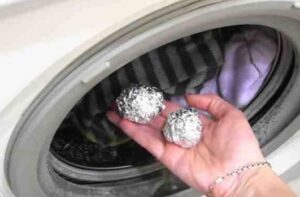 What happens if you put foil balls in the washing machine?