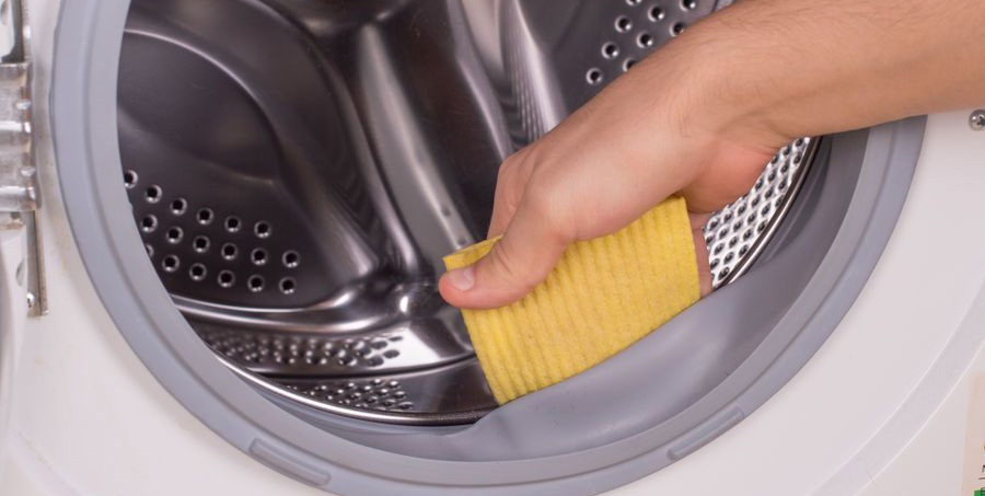 Wipe the cuff after washing