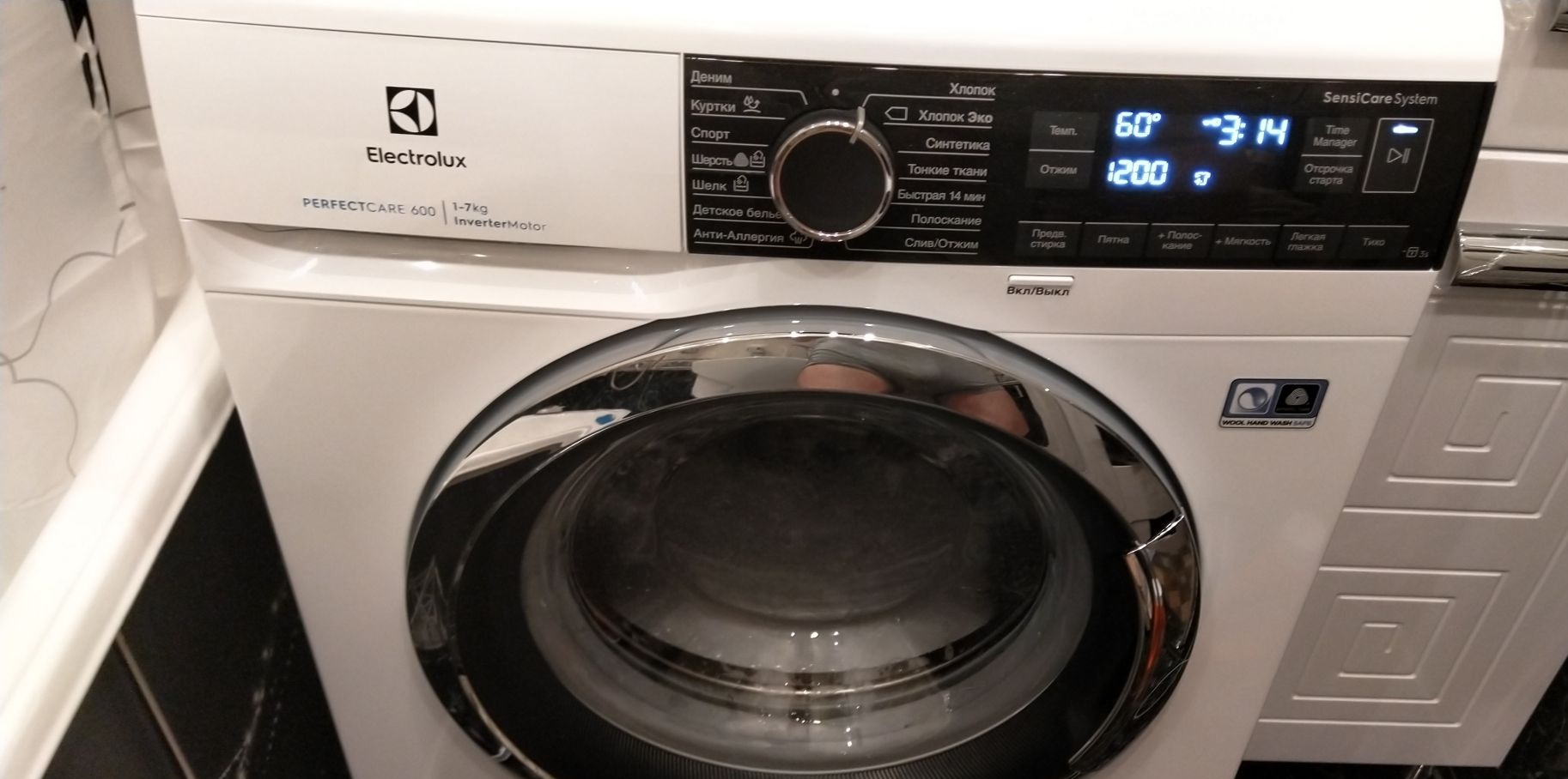 Electrolux PerfectCare 600 EW6S4R27W