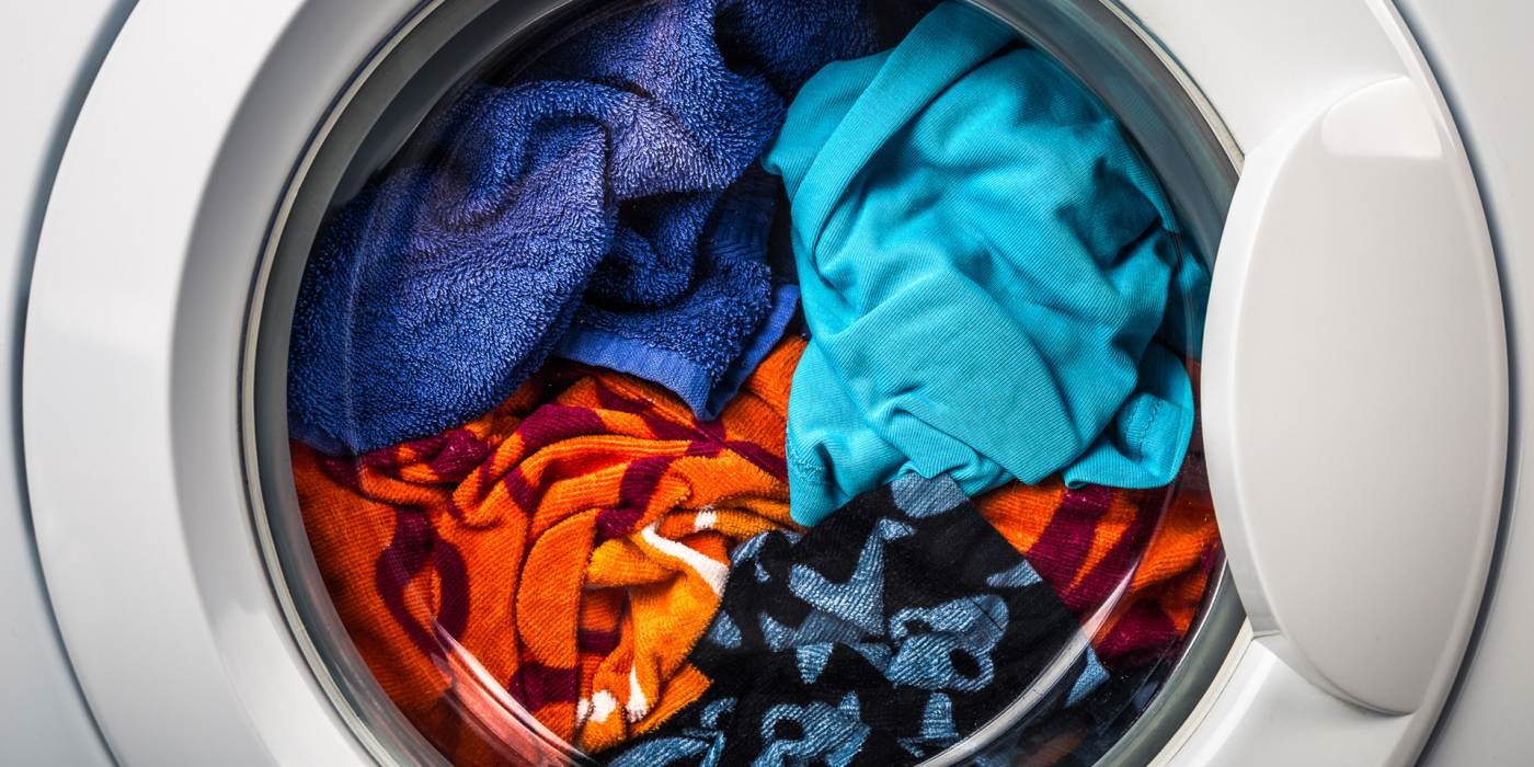 machine washes clothes