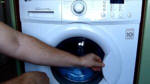 How to open a jammed door on a washing machine?