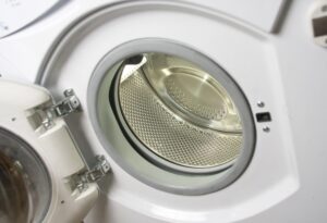 Should I keep my washing machine open?