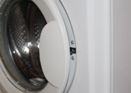 Hindi isasara ang pinto ng washing machine ng Beko