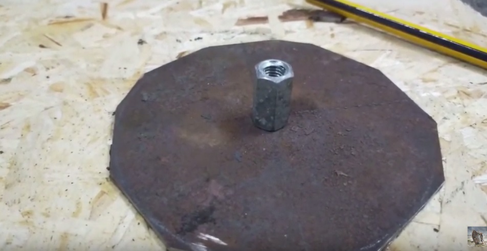 cut a circle out of metal