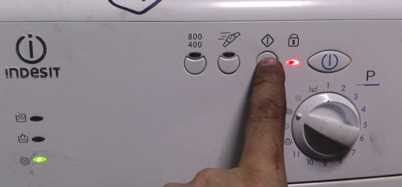 Resetting an error on an Indesit machine