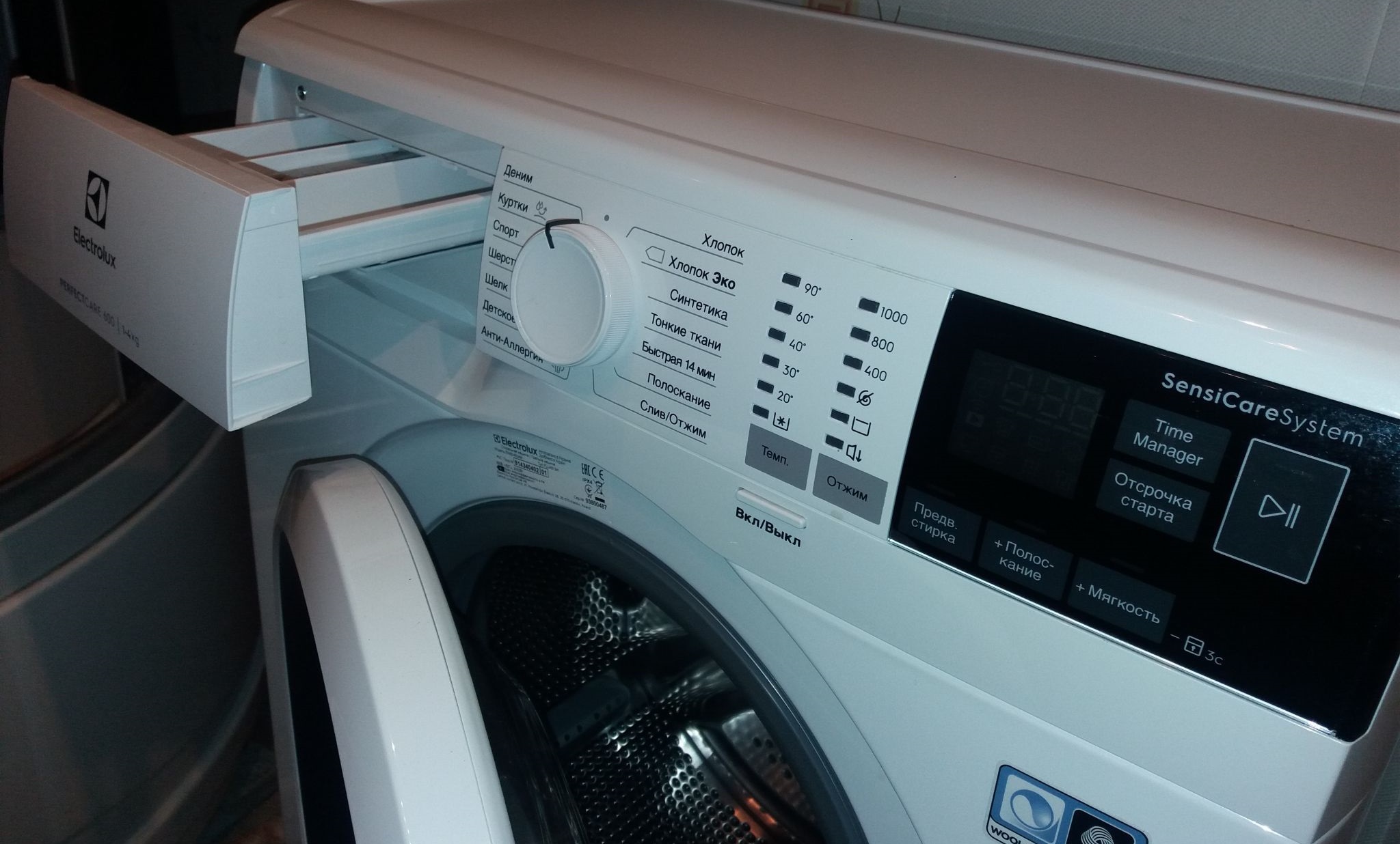 Electrolux PerfectCare 600 EW6S4R04W