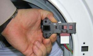 How to remove the lock of an Indesit washing machine