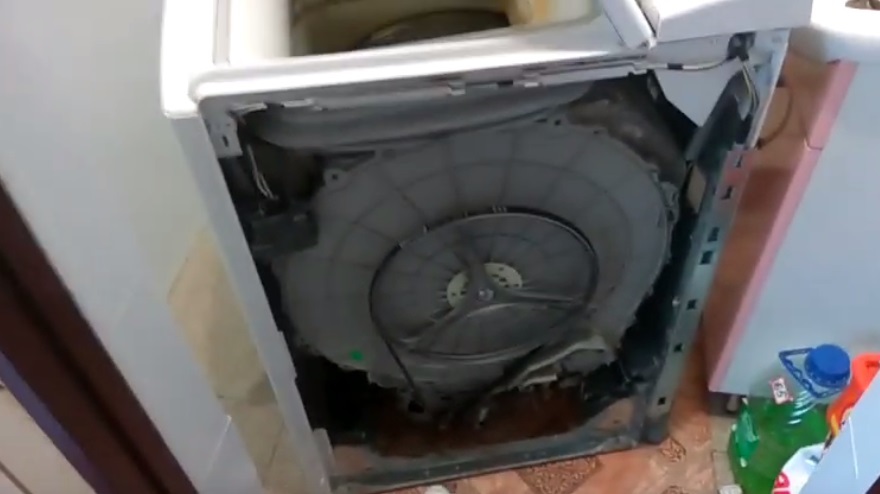 alisin ang gilid na dingding ng patayong whirlpool