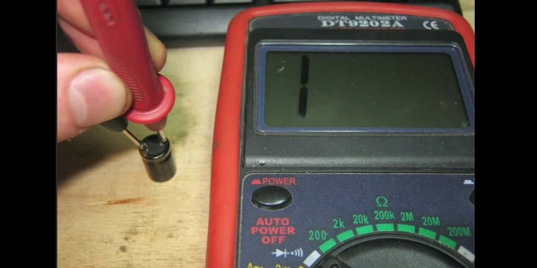 checking a non-polar capacitor