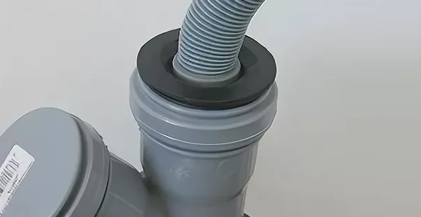 correct connection of the drain hose SM