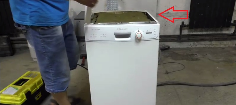 tháo nắp của PMM Electrolux