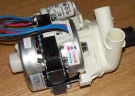 Sinusuri ang dishwasher circulation pump