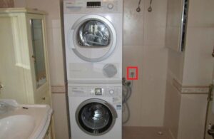 Arrangement of sockets for washing machine and dryer in a column