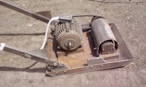 Vibrating plate mula sa isang washing machine motor