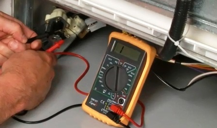 Überprüfen Sie das Heizelement des Geschirrspülers mit einem Multimeter