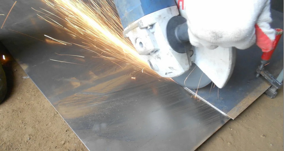 cutting metal sheet