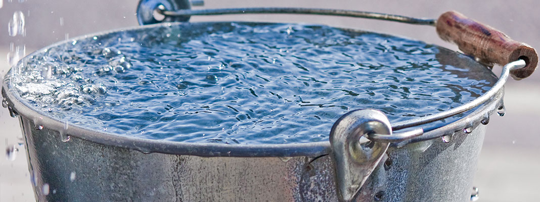 acqua in un secchio