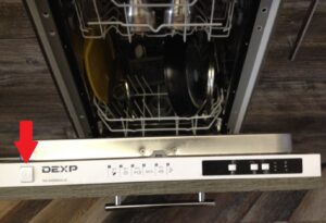 Binuksan ang Dexp dishwasher