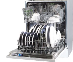 Naglo-load ng Electrolux dishwasher