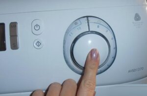 How to turn on an Ariston washing machine