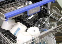 How to load dishes into a Midea dishwasher