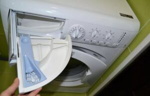 How to remove the Ariston washing machine tray