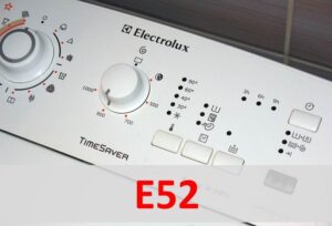 Errore E52 in una lavatrice Electrolux